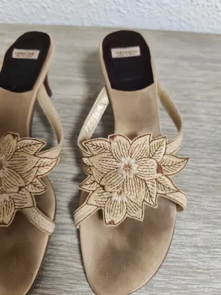 Sandalias Hispanitas Ante Beige Flores