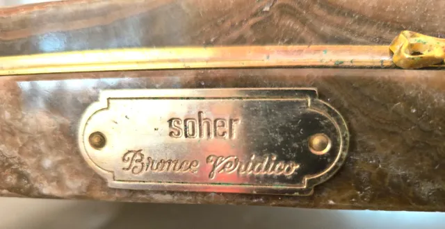 Figura de bronce con renos y carroza