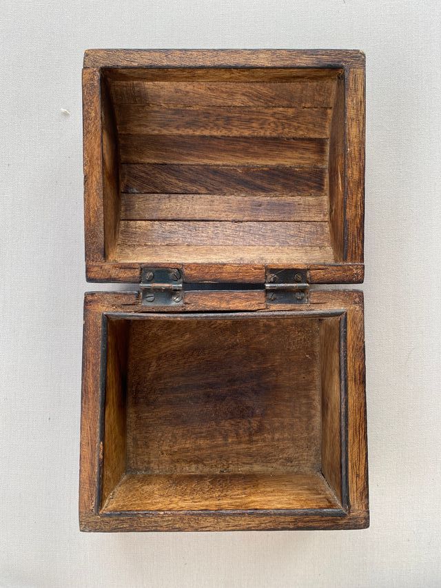 Bacchetta portagioie in rovere anni '70, stile rustico