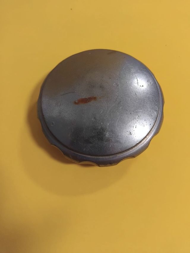 Tapón depósito coche antiguo