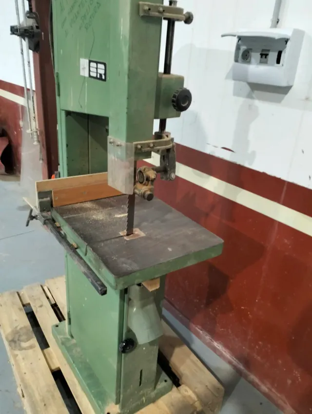 Sierra de cinta para madera