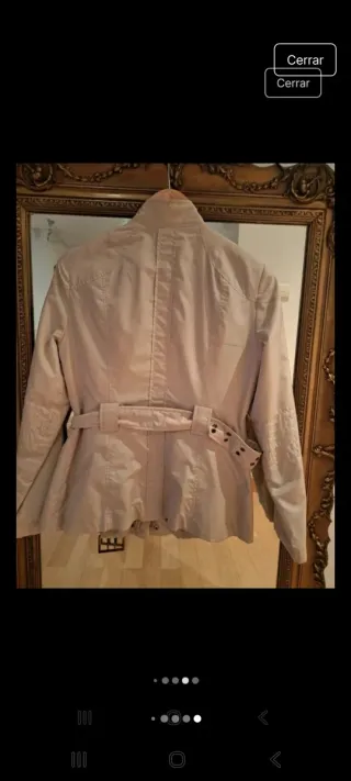 Gabardina corta beige con cinturón