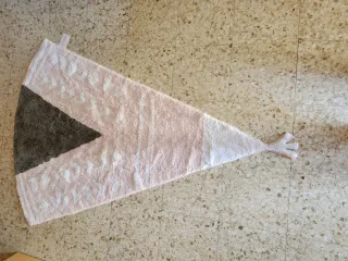 Alfombra infantil tipi rosa y gris