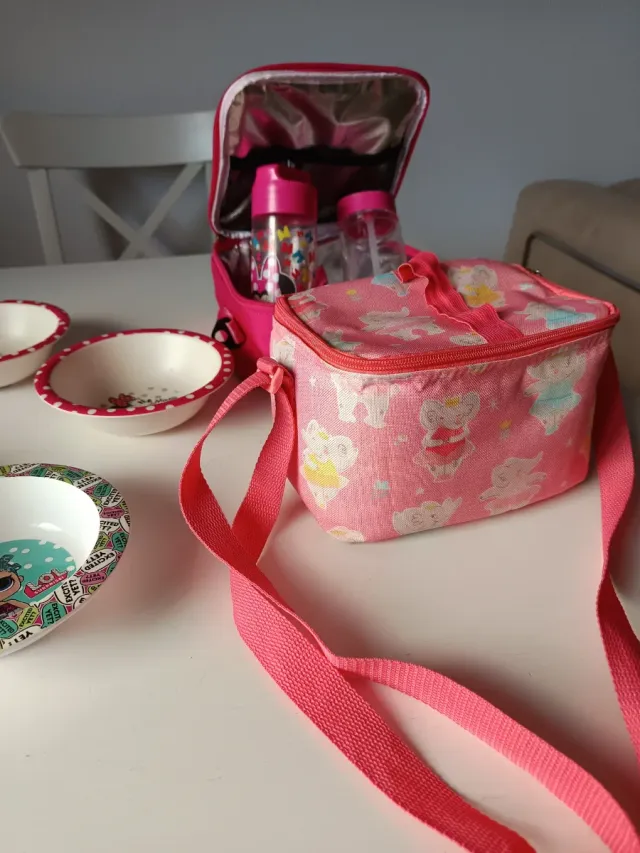 porta meriendas y platos infantiles