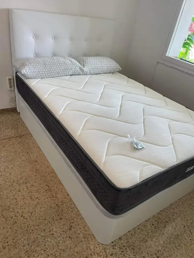 Divano letto con grande capacità, alta qualità. Colori: ciliegio, wengé, bianco, cambrian, grigio.