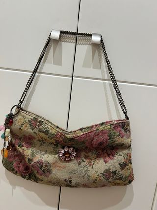 Bolso Zara floral con abalorios