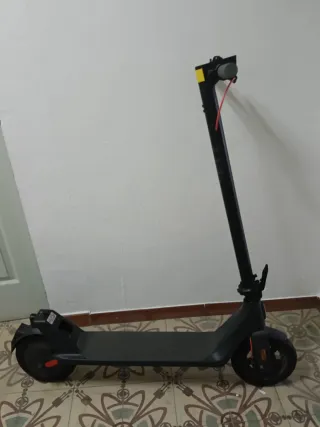 Patinete eléctrico negro