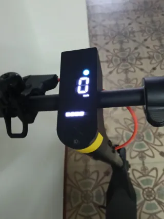 Patinete eléctrico negro