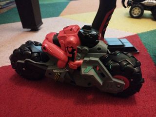 Moto teledirigida y moto normal