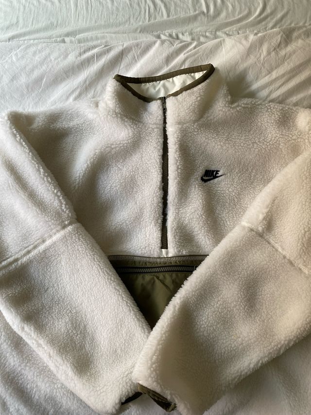 Sudadera borrego Nike blanca y verde con bolsillo