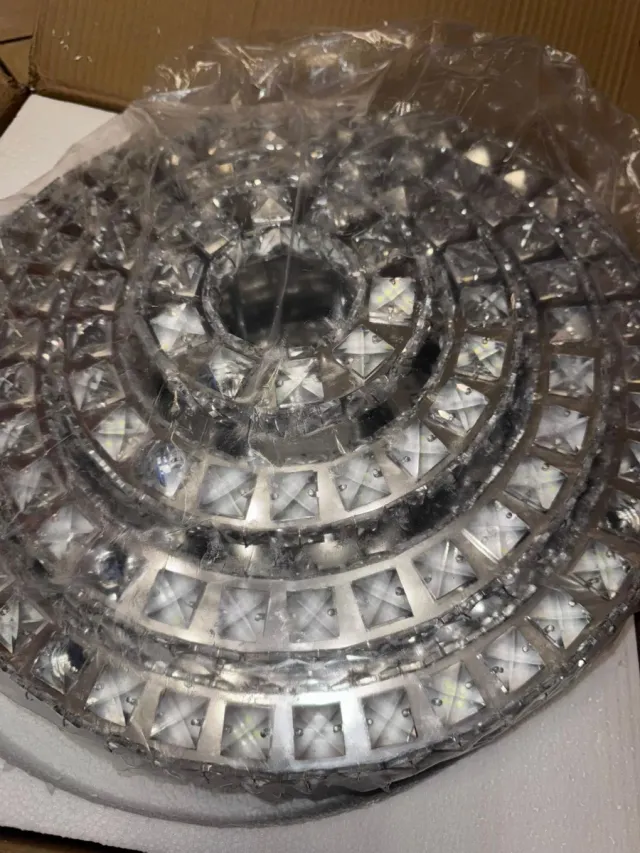 Lampadario moderno cristallo e metallo