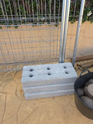 4 Vallas obra 3.50x1.75 + 6 pies hormigón