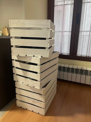 Cajas de madera blancas apilables