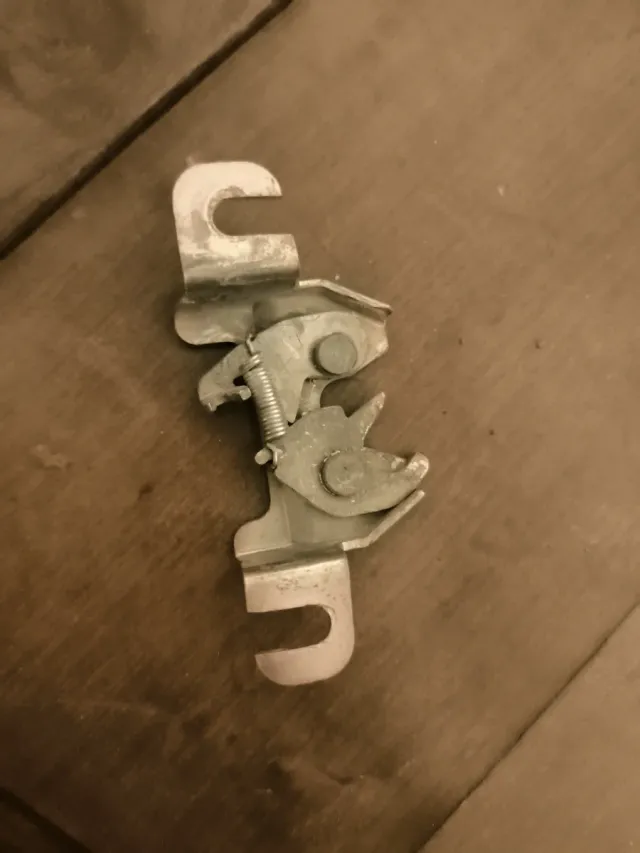 Cerradura Capó MB100