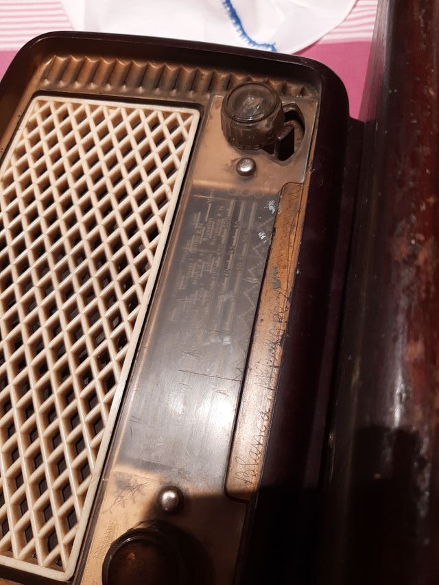 Radio Antigua Marrón y Beige