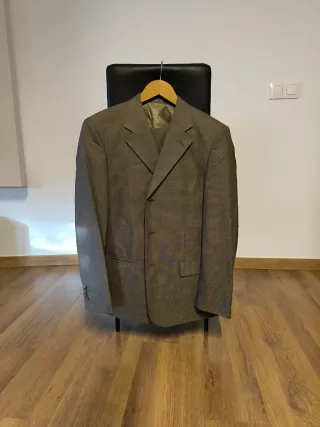 Traje marrón claro de sastrería artesanal (46/52)