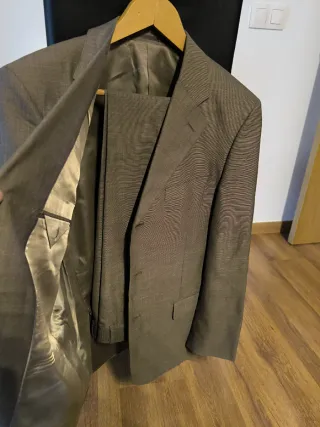 Traje marrón claro de sastrería artesanal (46/52)