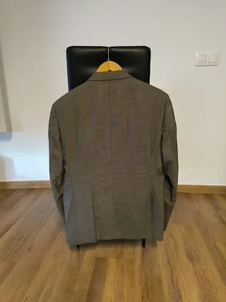 Traje marrón claro de sastrería artesanal (46/52)