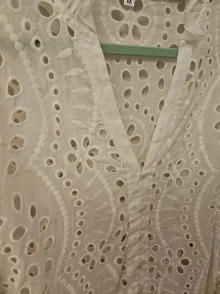 Blusa blanca bordado suizo talla M