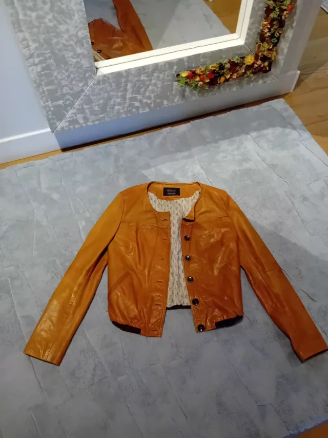 Chaqueta corta de piel