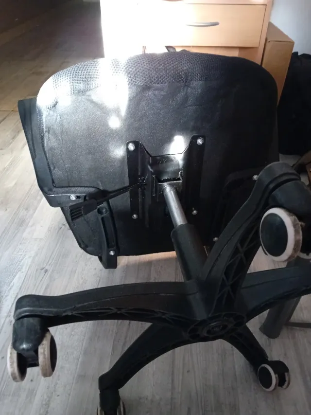 Silla de oficina negra