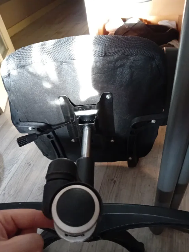 Silla de oficina negra