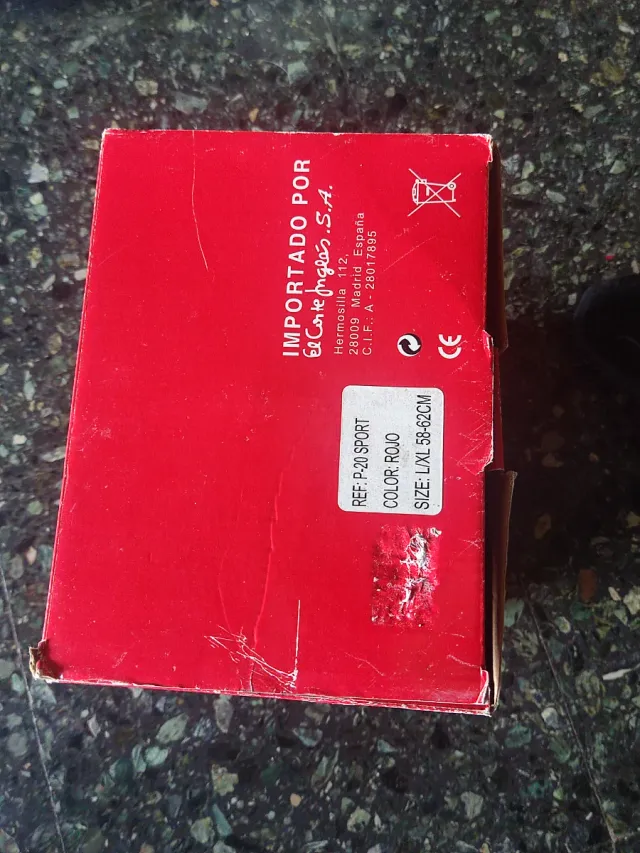 Casco de bicicleta rojo