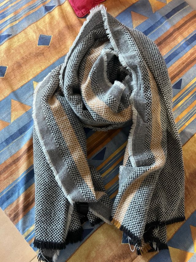 Bufanda Parfois beige y gris