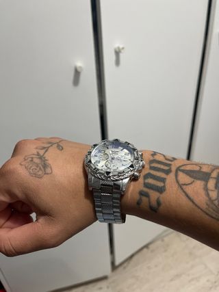 relojes nuevos, reluciente, y baratos