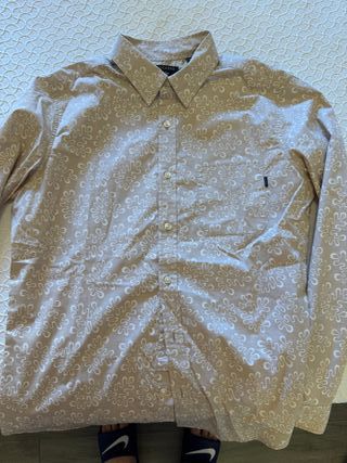 Camisa Dockers Beige con Estampado Blanco