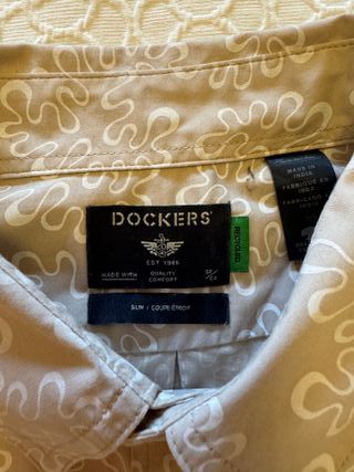 Camisa Dockers Beige con Estampado Blanco