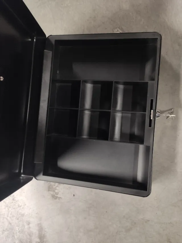 Caja de seguridad metálica negra