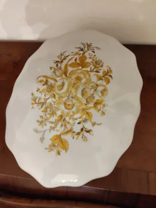 Scatola porcellana bianca decori floreali oro