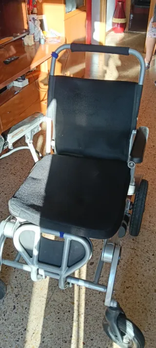 Silla de ruedas eléctrica plegable