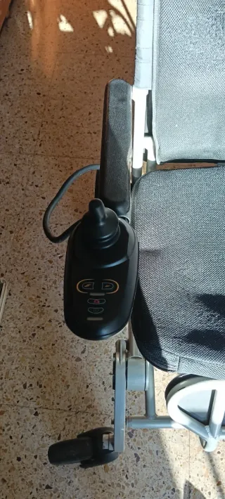 Silla de ruedas eléctrica plegable