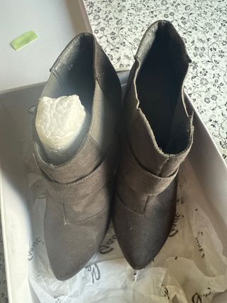 Stivaletti Bata grigi con fibbia