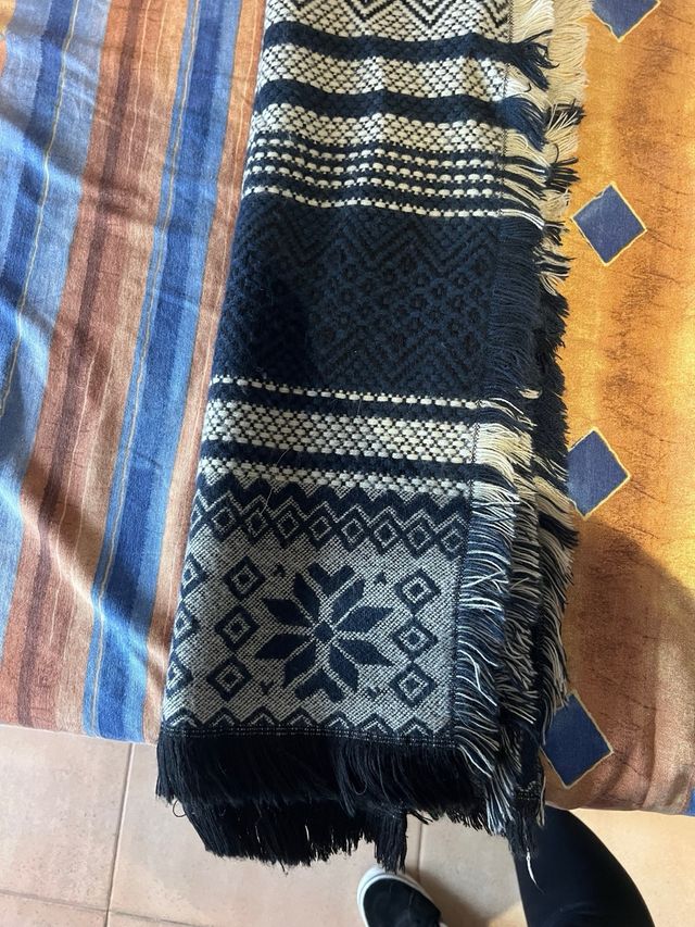 Bufanda azul y blanca estampada