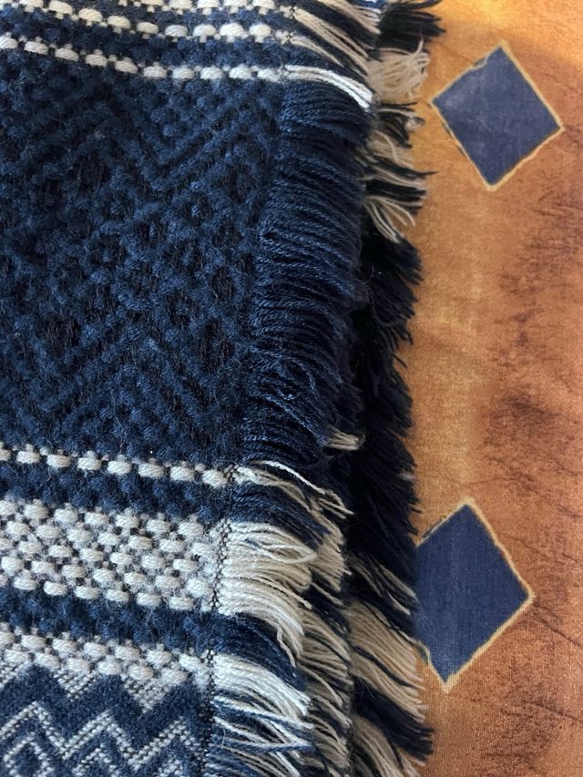 Bufanda azul y blanca estampada