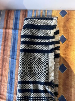 Bufanda azul y blanca estampada