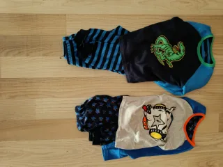 Pack 2 Pijamas Dinosaurio y Estrella 6-7 años