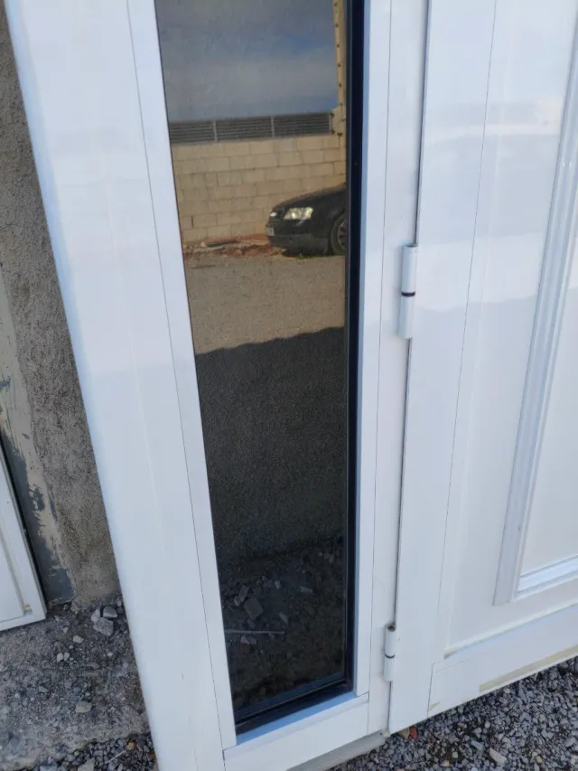 Puerta de entrada aluminio 2 fijos de cristal