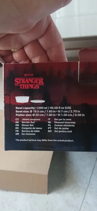 Dinner set Stranger Things