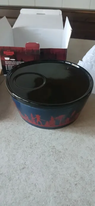 Dinner set Stranger Things