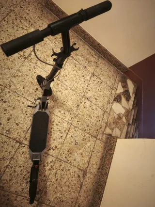 Patinete plegable gris