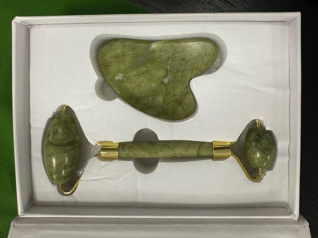 Set Masaje Facial Jade Rodillo + Gua Sha