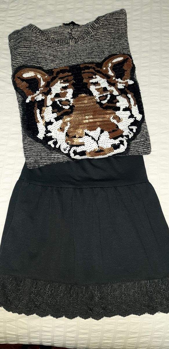 Falda y jersey con estampado de tigre