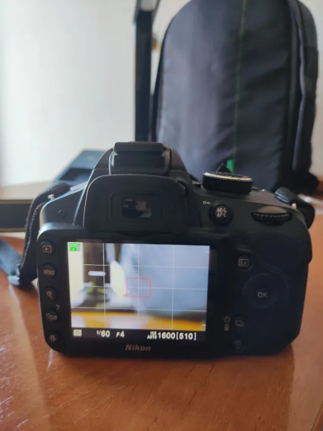 Fotocamera reflex Nikon D3200 con accessori