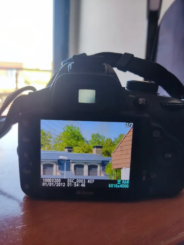 Fotocamera reflex Nikon D3200 con accessori