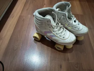 Patines de 4 ruedas blancos
