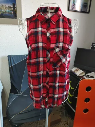 Blusa sin mangas Bershka cuadros roja Talla S